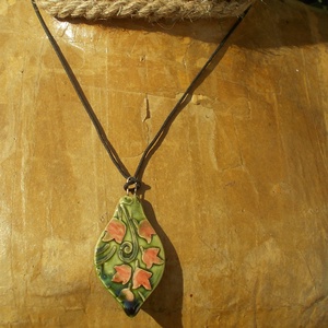 Nyaklánc virágokkal, Ékszer, Nyaklánc, Medálos nyaklánc, Ékszerkészítés, Kerámia, MESKA