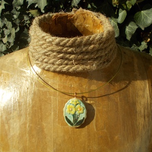 Virágos nyaklánc , Ékszer, Nyaklánc, Medálos nyaklánc, Ékszerkészítés, Kerámia, MESKA