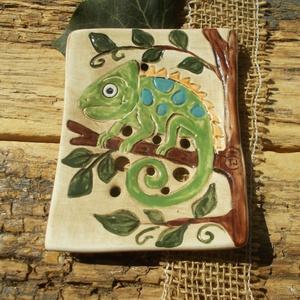 Kaméleon, Otthon & Életmód, Fürdőszoba, Szappantartó, Kerámia, Ez a szappantartó is fehérre égő agyagból készült . Natúr kerámia ,csak a színes részeket mázaztam...., MESKA