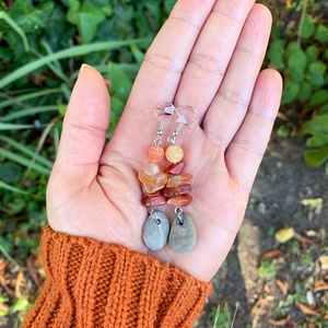 A kandalló mellett - ásvány és kavics fülbevaló - ékszer - fülbevaló - lógó fülbevaló - Meska.hu