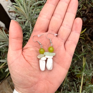 Hóvirág - ásvány és korall fülbevaló - ékszer - fülbevaló - lógó fülbevaló - Meska.hu