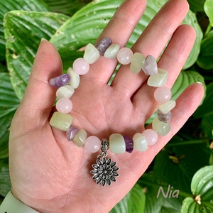 Tavirózsa - ásványkarkötő virág medállal - ékszer - karkötő - karkötő medállal - Meska.hu