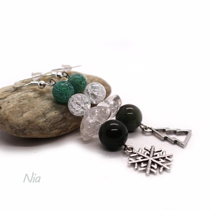 Fagyos fenyő - ásványfülbevaló hópihe és fenyő medálokkal , Ékszer, Fülbevaló, Lógó fülbevaló, Ékszerkészítés, MESKA