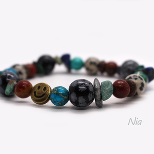 Ének az esőben - ásványkarkötő szmájli köztessel - ékszer - karkötő - karkötő medállal - Meska.hu