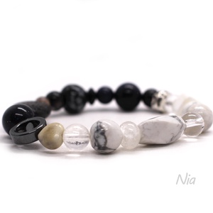 Árny és fény - ásványkarkötő  - ékszer - karkötő - karkötő medállal - Meska.hu