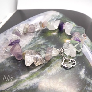 Szivárvány születik - ásványkarkötő felhő medállal - ékszer - karkötő - karkötő medállal - Meska.hu