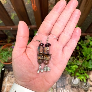 Az öreg tölgy árnyékában - ásványfülbevaló könyv és makk medállal - ékszer - fülbevaló - lógó fülbevaló - Meska.hu