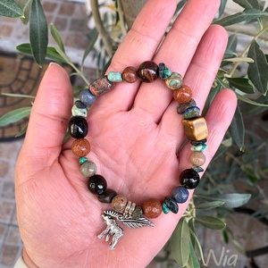 Szarvaslesen - ásványkarkötő szarvas és falevél medállal - ékszer - karkötő - karkötő medállal - Meska.hu