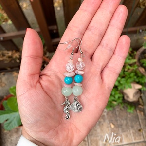 Hurrá, nyaralunk! :) - ásványfülbevaló csikóhal és kagyló medállal - ékszer - fülbevaló - lógó fülbevaló - Meska.hu