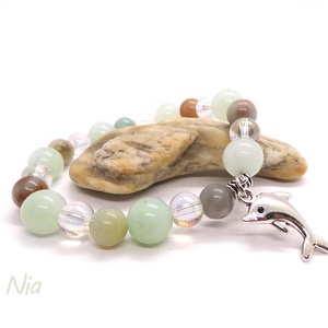 Hullámok hátán - ásvány és üveggyöngy karkötő delfin medállal - Meska.hu