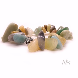 Amazonas - ásványkarkötő leveles köztessel - ékszer - karkötő - karkötő medállal - Meska.hu