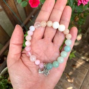 A madárka meséje - ásványkarkötő madár és könyv medállal - ékszer - karkötő - karkötő medállal - Meska.hu