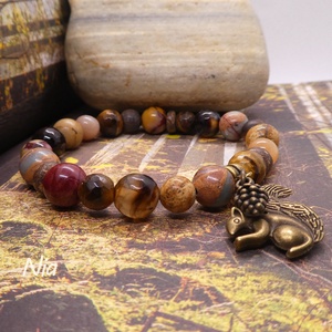 Ágról-ágra - LEFOGLALVA! ásványkarkötő mókus és toboz medállal - ékszer - karkötő - karkötő medállal - Meska.hu