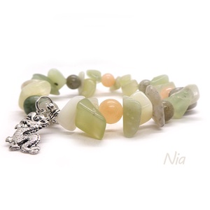 Őrzöm a békéd - ásványkarkötő kínai sárkány medállal - ékszer - karkötő - karkötő medállal - Meska.hu