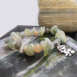 Őrzöm a békéd - ásványkarkötő kínai sárkány medállal - ékszer - karkötő - karkötő medállal - Meska.hu