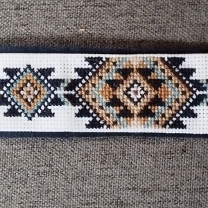 Népi motívummal hímzett karkötő , Ékszer, Karkötő, Széles karkötő, Hímzés, Ékszerkészítés, Meska