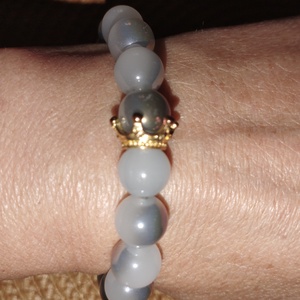 Füst színű karkötő koronával , Ékszer, Karkötő, Gyöngyös karkötő, Gyöngyfűzés, gyöngyhímzés, Ékszerkészítés, MESKA