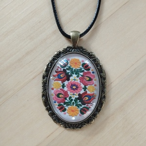 Népi mintájú üveg lencsés nyaklánc  - Meska.hu