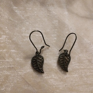 fülbevaló levélke fityegővel  - ékszer - fülbevaló - fülékszer - Meska.hu