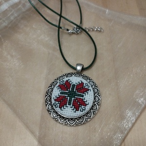 keresztszemes hímzett nyaklánc népi motívummal  - ékszer - ékszerszett - Meska.hu keresztszemes hímzett nyaklánc népi motívummal  - ékszer - ékszerszett - Meska.hu
