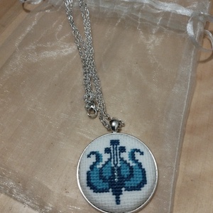 keresztszemes hímzett nyaklánc népi motívummal  - ékszer - ékszerszett - Meska.hu