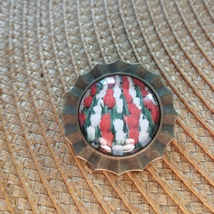 Nemzeti színű virágos kitűző bronz virágos alapon , Ékszer, Kitűző és Bross, Kitűző, Ékszerkészítés, MESKA