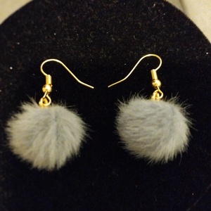 Pompon fülbevaló - ékszer - fülbevaló - lógós kerek fülbevaló - Meska.hu Pompon fülbevaló - ékszer - fülbevaló - lógós kerek fülbevaló - Meska.hu