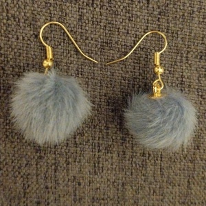 Pompon fülbevaló - ékszer - fülbevaló - lógós kerek fülbevaló - Meska.hu Pompon fülbevaló - ékszer - fülbevaló - lógós kerek fülbevaló - Meska.hu