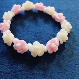 Gyermek karkötő rózsákkal  - ékszer - karkötő - gyöngyös karkötő - Meska.hu