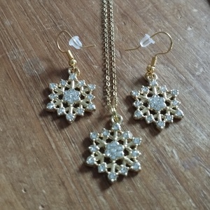 Nyaklánc fülbevaló orvosi acél szett arany színű hópehellyel , Ékszer, Fülbevaló, Fülékszer, Ékszerkészítés, MESKA