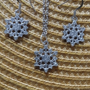Nyaklánc fülbevaló orvosi acél szett ezüst színű hópehellyel , Ékszer, Fülbevaló, Fülékszer, Ékszerkészítés, MESKA
