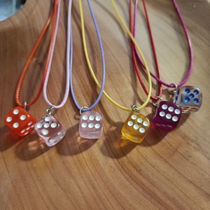 Dobókocka nyaklánc  , Ékszer, Nyaklánc, Medálos nyaklánc, Ékszerkészítés, MESKA
