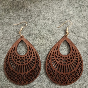 Sötétbarna fa fülbevaló  - ékszer - fülbevaló - lógó fülbevaló - Meska.hu