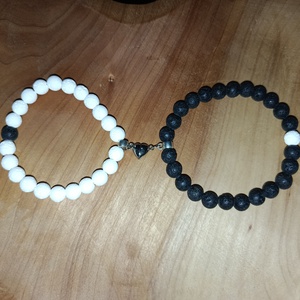 Szerelmes  karkötő láva kőből mágneses szívvel  - Meska.hu