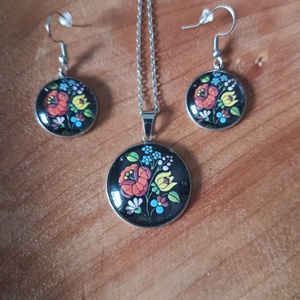 Üveg lencsés, orvosi acél nyaklánc és fülbevaló szett népi motívummal  - ékszer - nyaklánc - medálos nyaklánc - Meska.hu