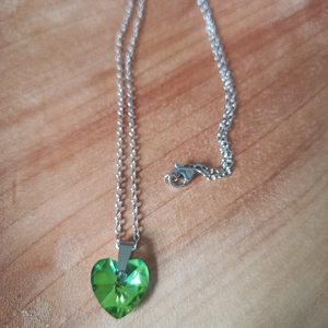  nyaklánc orvosi acél lánccal, zöld csiszolt üveg szívvel  - ékszer - nyaklánc - medálos nyaklánc - Meska.hu