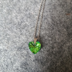  nyaklánc orvosi acél lánccal, zöld csiszolt üveg szívvel  - ékszer - nyaklánc - medálos nyaklánc - Meska.hu