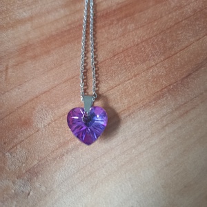  nyaklánc orvosi acél lánccal, lila csiszolt üveg szívvel  - ékszer - nyaklánc - medálos nyaklánc - Meska.hu