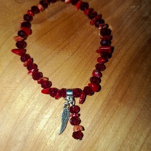 karkötő vörös korall ásványból és csiszolt üveg gyöngyből  - ékszer - karkötő - gyöngyös karkötő - Meska.hu