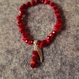 karkötő vörös korall ásványból és csiszolt üveg gyöngyből  - Meska.hu