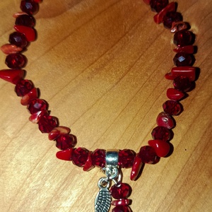 karkötő vörös korall ásványból és csiszolt üveg gyöngyből  - ékszer - karkötő - gyöngyös karkötő - Meska.hu