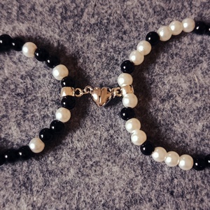 Szerelmes  karkötő mágneses szívvel  - ékszer - karkötő - gyöngyös karkötő - Meska.hu