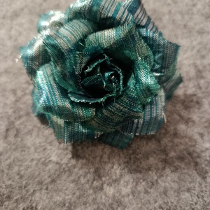 Rózsa kitűző  - ékszer - kitűző és bross - Meska.hu