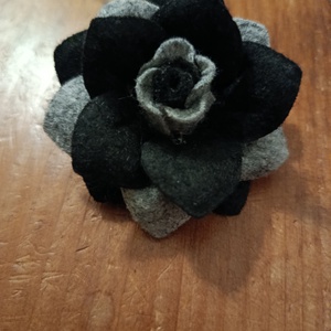 Rózsa kitűző  - ékszer - kitűző és bross - Meska.hu