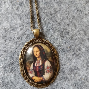 Üveg lencsés, orvosi acél nyaklánc Mona Lisa motívummal  - ékszer - nyaklánc - medálos nyaklánc - Meska.hu