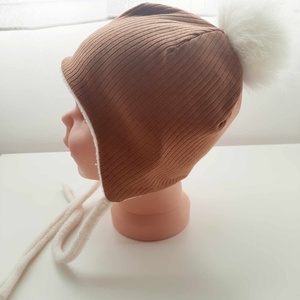 Barna pomponos téli sapka (41-42 cm) - ruha & divat - babaruha & gyerekruha - babasapka - Meska.hu