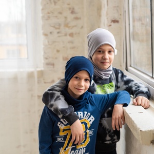 Kisállatok az állatorvosnál sapka-sál szett (50-52) - ruha & divat - babaruha & gyerekruha - babasapka - Meska.hu