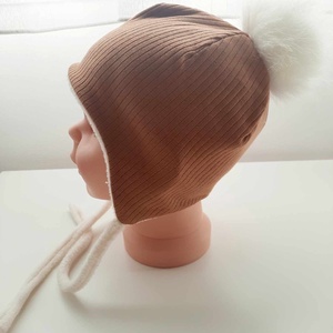 Barna pomponos téli sapka (41-42 cm) - ruha & divat - babaruha & gyerekruha - babasapka - Meska.hu