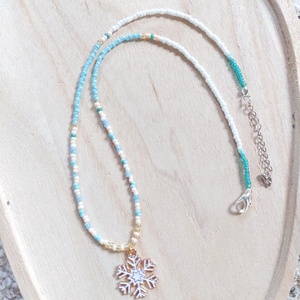 Elsa Nyaklánca, Ékszer, Nyaklánc, Medálos nyaklánc, Ékszerkészítés, Gyöngyfűzés, gyöngyhímzés, MESKA