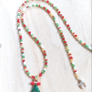 Karácsonyi hangulatú nyaklánc - ékszer - nyaklánc - gyöngyös nyaklánc - Meska.hu